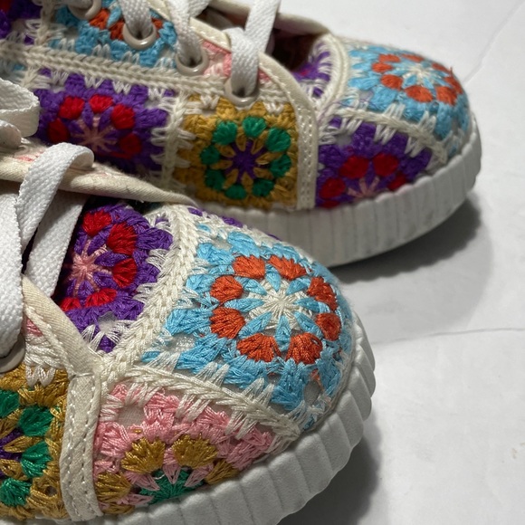 Colorful Crochet Women's Bohemian patchwork crochet Sneakers size 6 - Picture 4 of 8